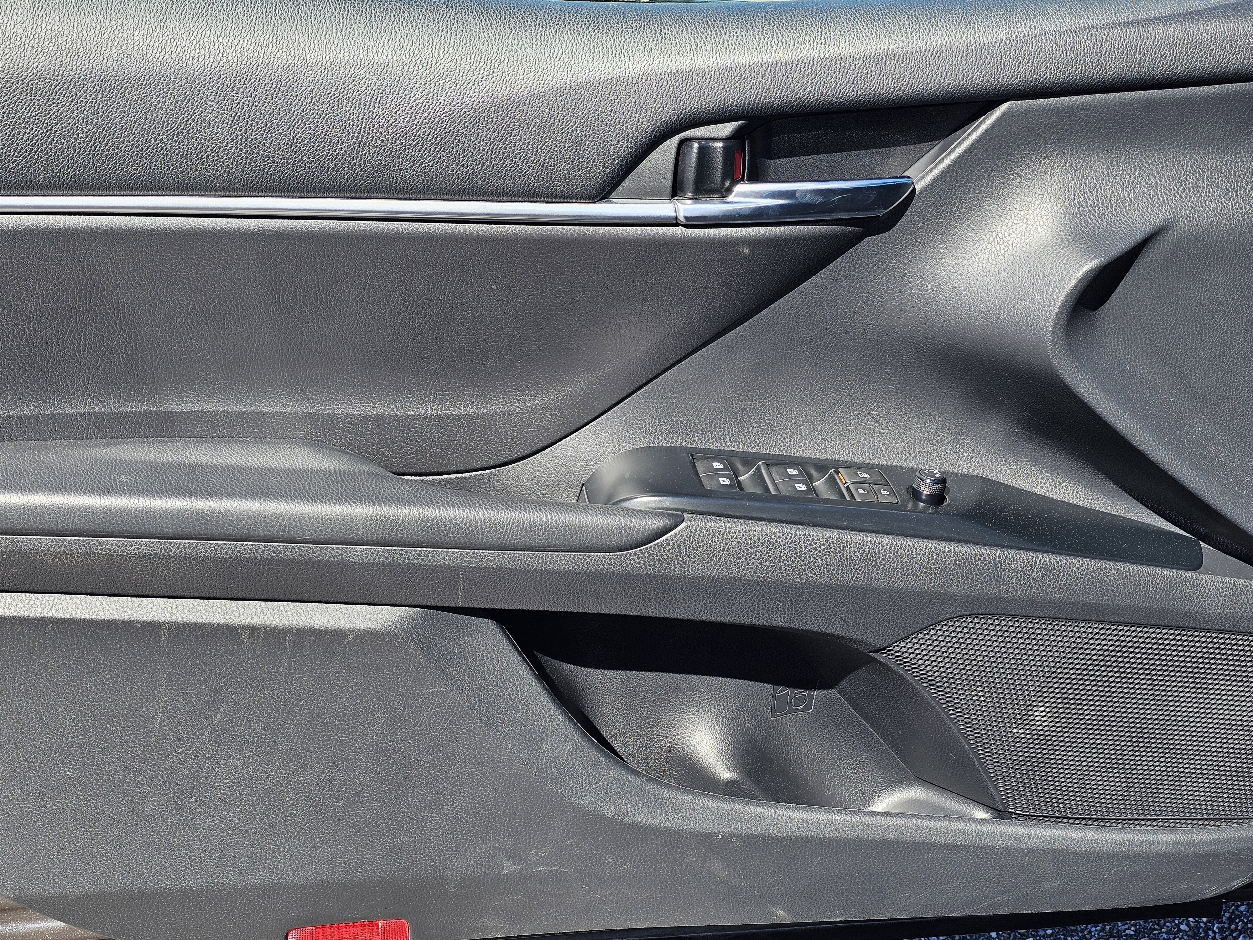 2020 Toyota Camry SE - Photo 14