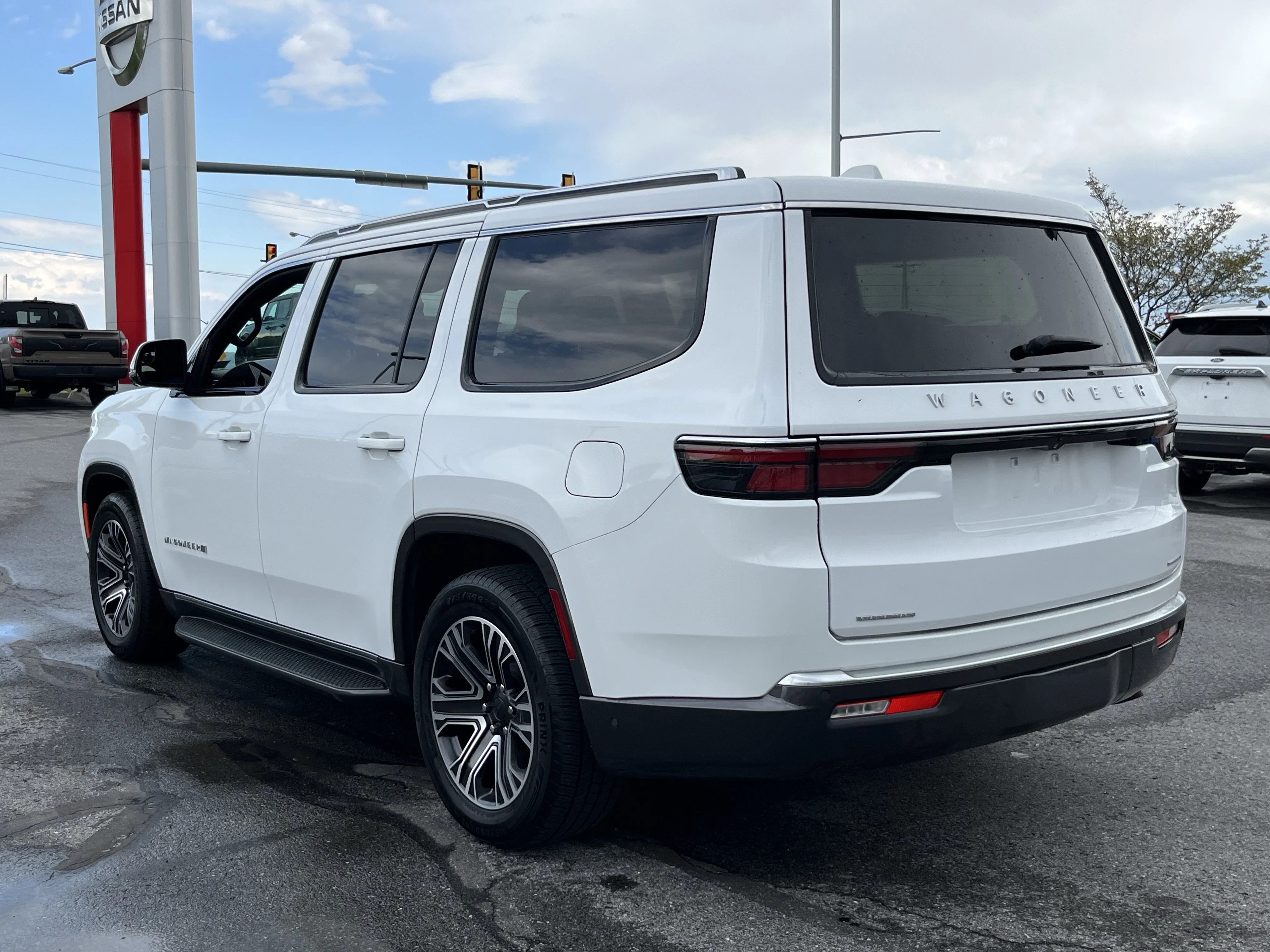 Used 2022 Bright White Clearcoat Jeep Series III image 10