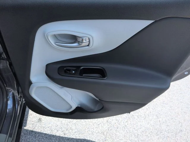 Used 2022 Gray Jeep Limited image 31