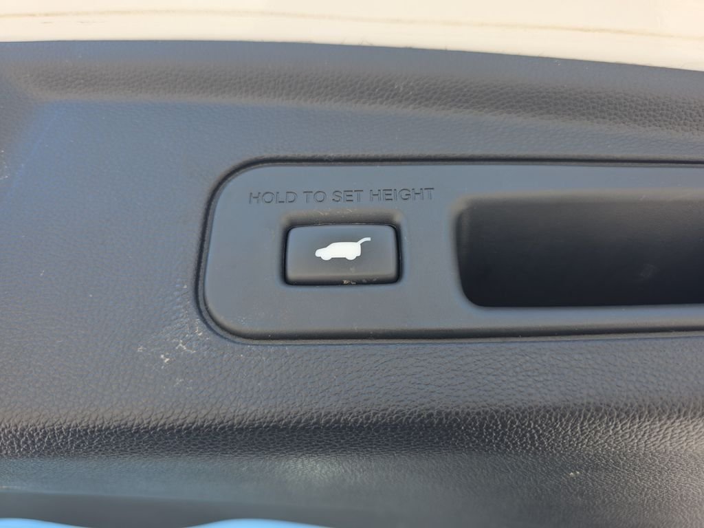 Used 2023  Acura Advance image 31