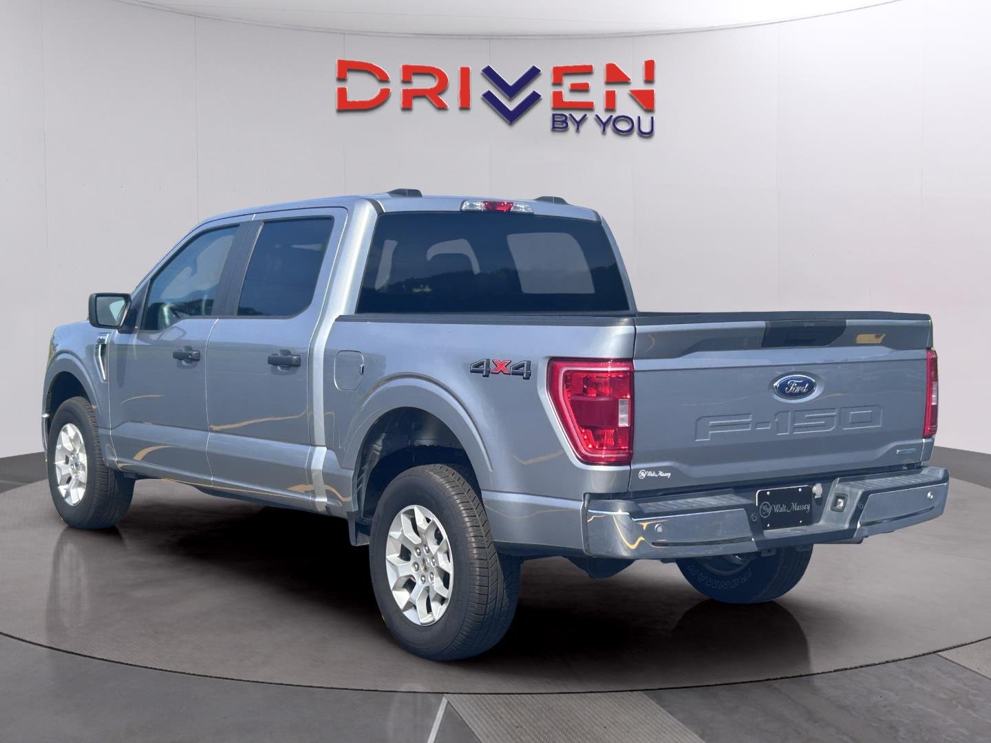 Used 2023 Iconic Silver Ford XLT image 3