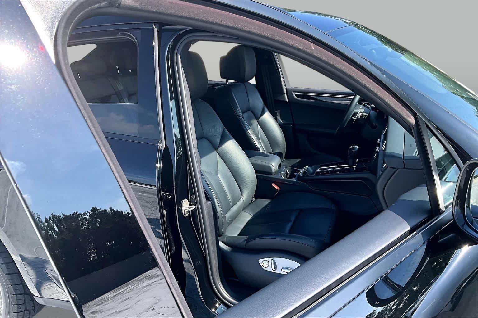 Used 2022 Black Porsche  image 9