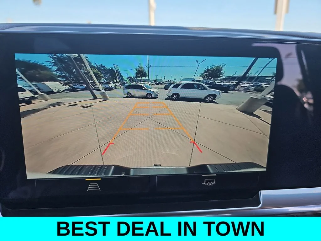 Used 2025 White Chevrolet LT image 13