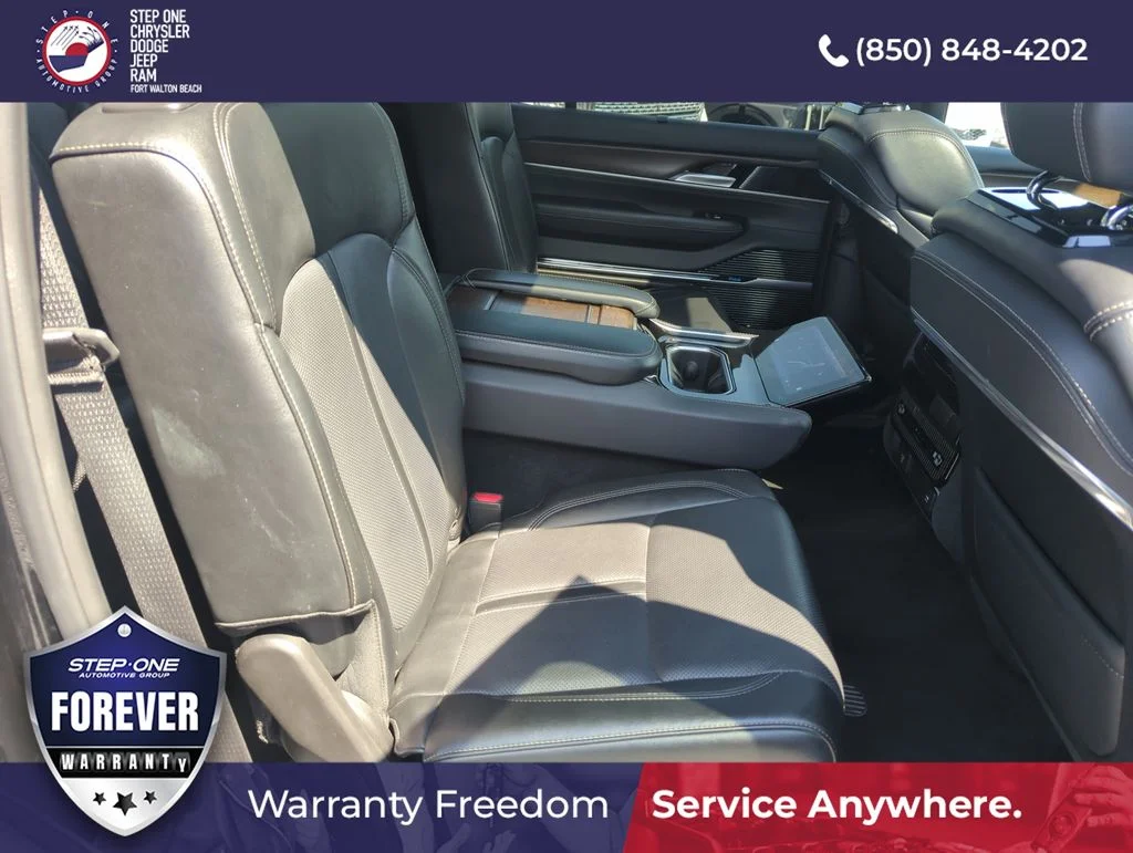 Used 2024 Black Jeep Base image 34