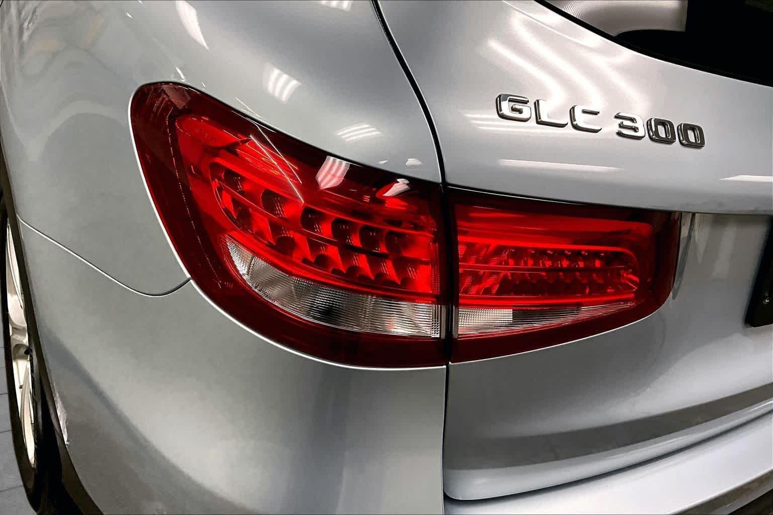 Used 2018 Diamond Silver Metallic Mercedes-Benz GLC 300 image 28