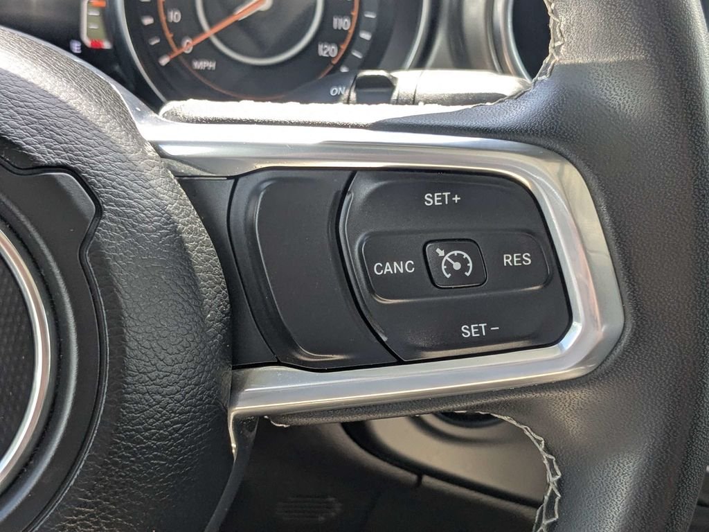 Used 2023 White/off-white Jeep Sahara image 28