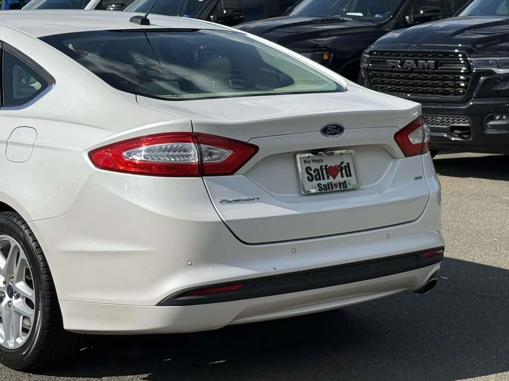 Used 2016 White Ford SE image 10
