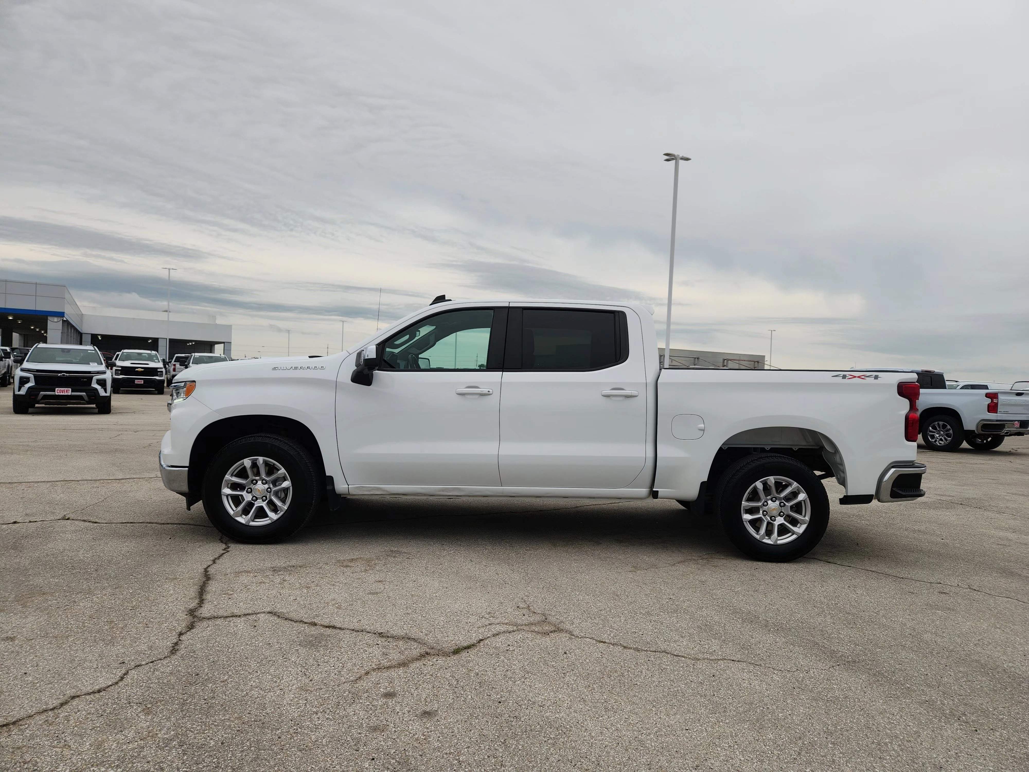 Used 2025 Summit White Chevrolet LT LT1 image 4