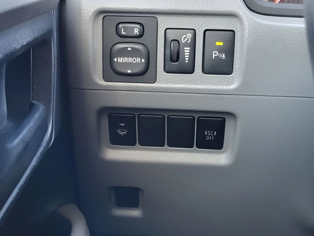 Used 2013 Classic Silver Metallic Toyota SR5 image 21