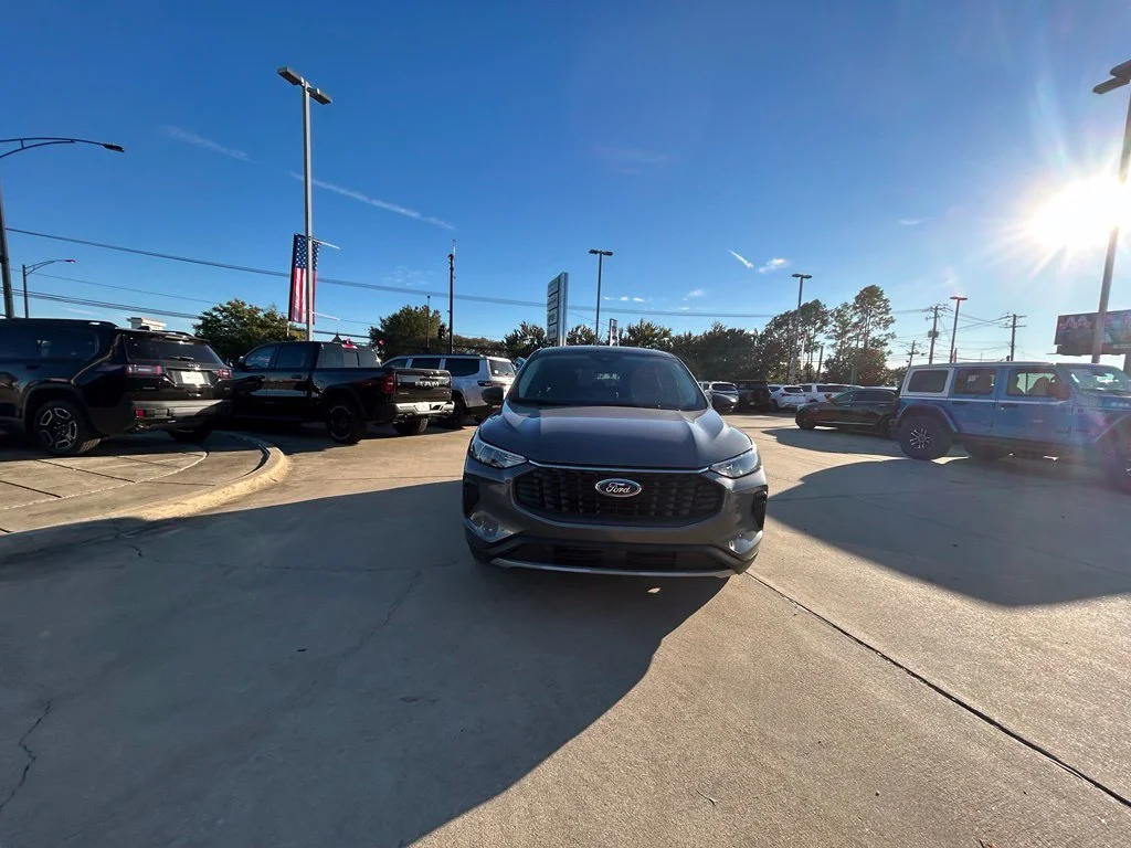 Used 2024 Gray Ford Active image 2