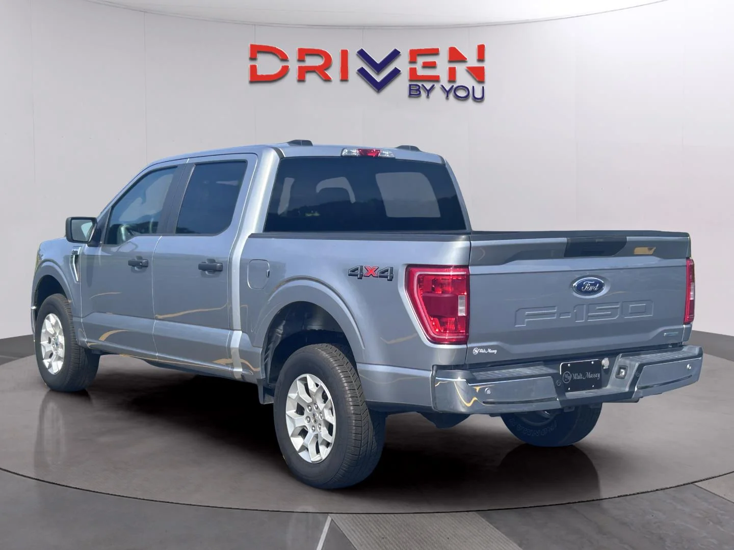 Used 2023 Iconic Silver Ford XLT image 3