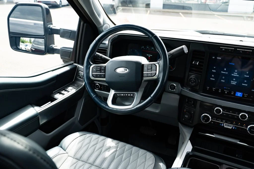 Used 2023  Ford Limited image 10