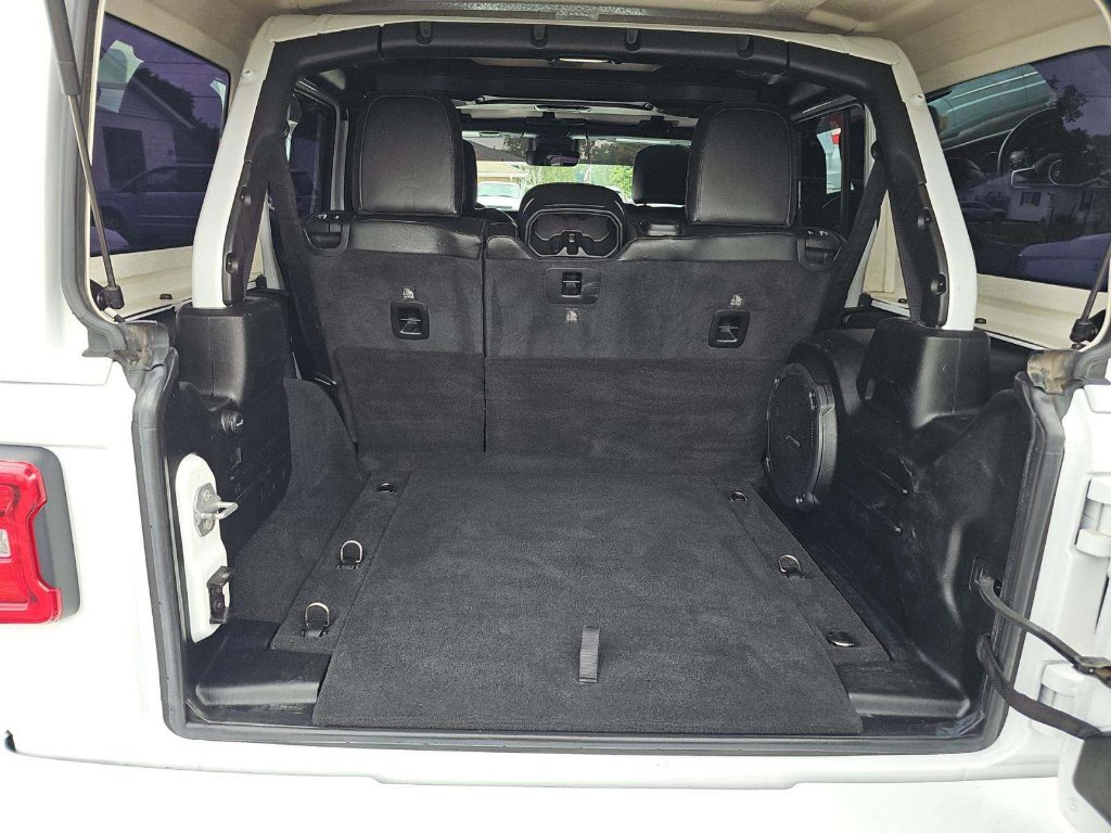 Used 2022 Bright White Clearcoat Jeep Unlimited High Altitude image 10