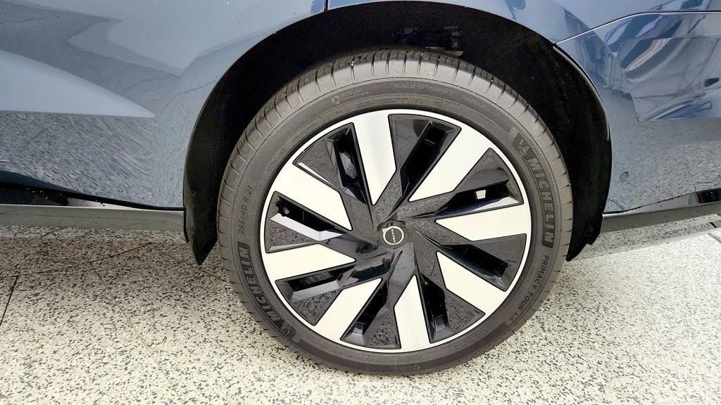 Used 2025 Denim Blue Metallic Volvo Twin Motor Performance Ultra 7-Seater w/ Bowers & Wilkins Audio image 9