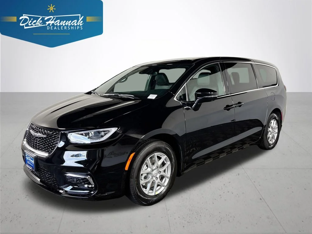 2026 Chrysler Pacifica Select's photo