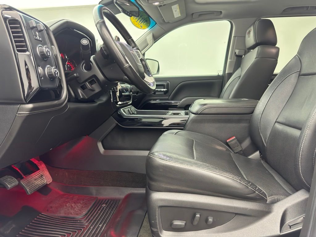 Used 2018 White Frost Tricoat GMC SLT image 17