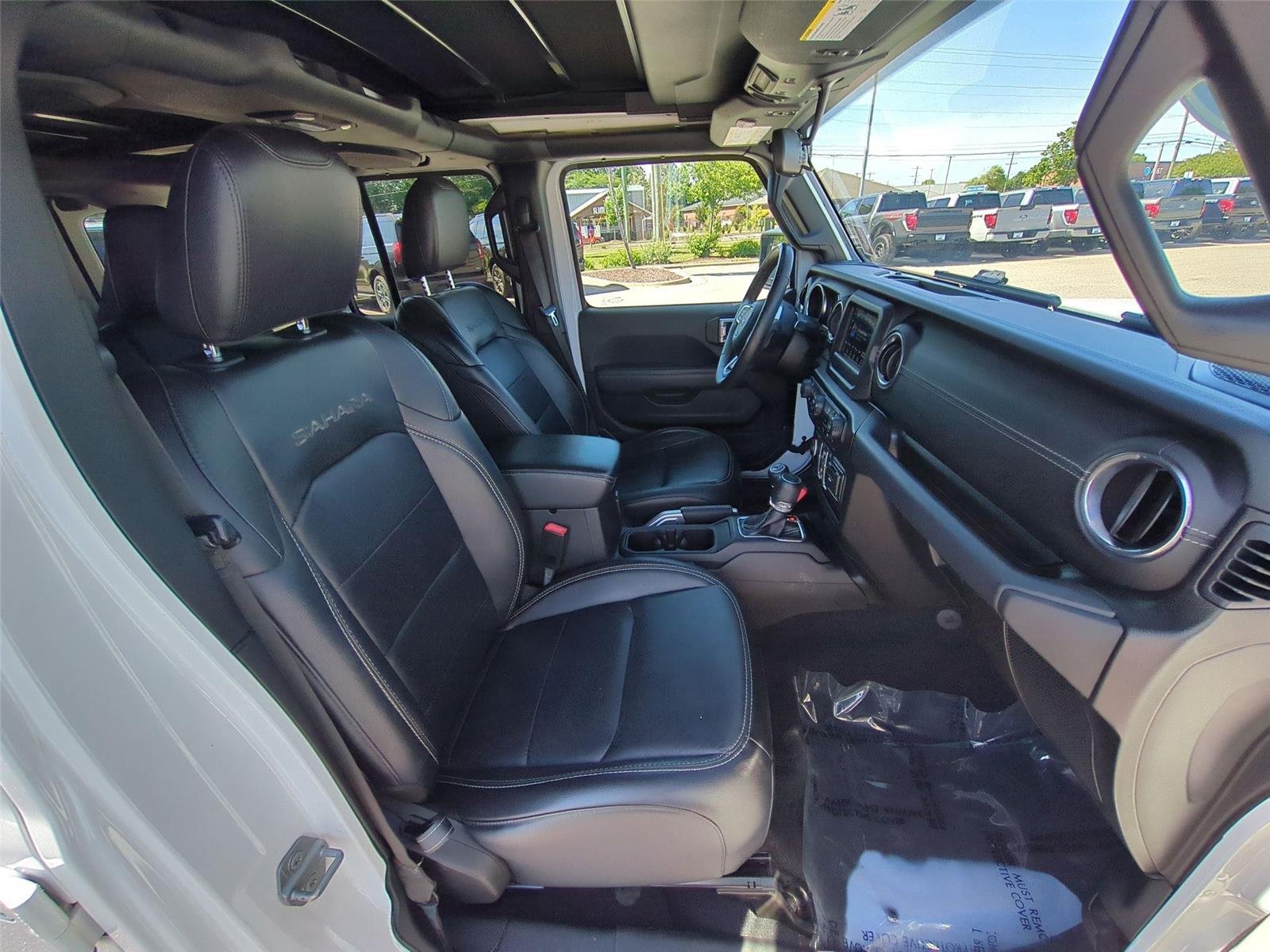 Used 2019 Bright White Clearcoat Jeep Sahara image 36