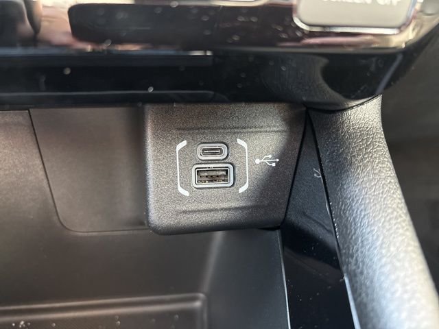 New 2026 Hydro Blue Pearlcoat Jeep Latitude image 10