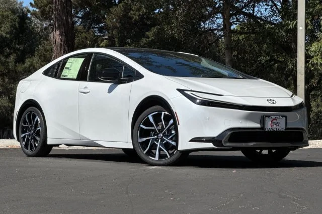 New 2027 Wind Chill Pearl <sup>1</sup> Toyota  XSE Premium image 2