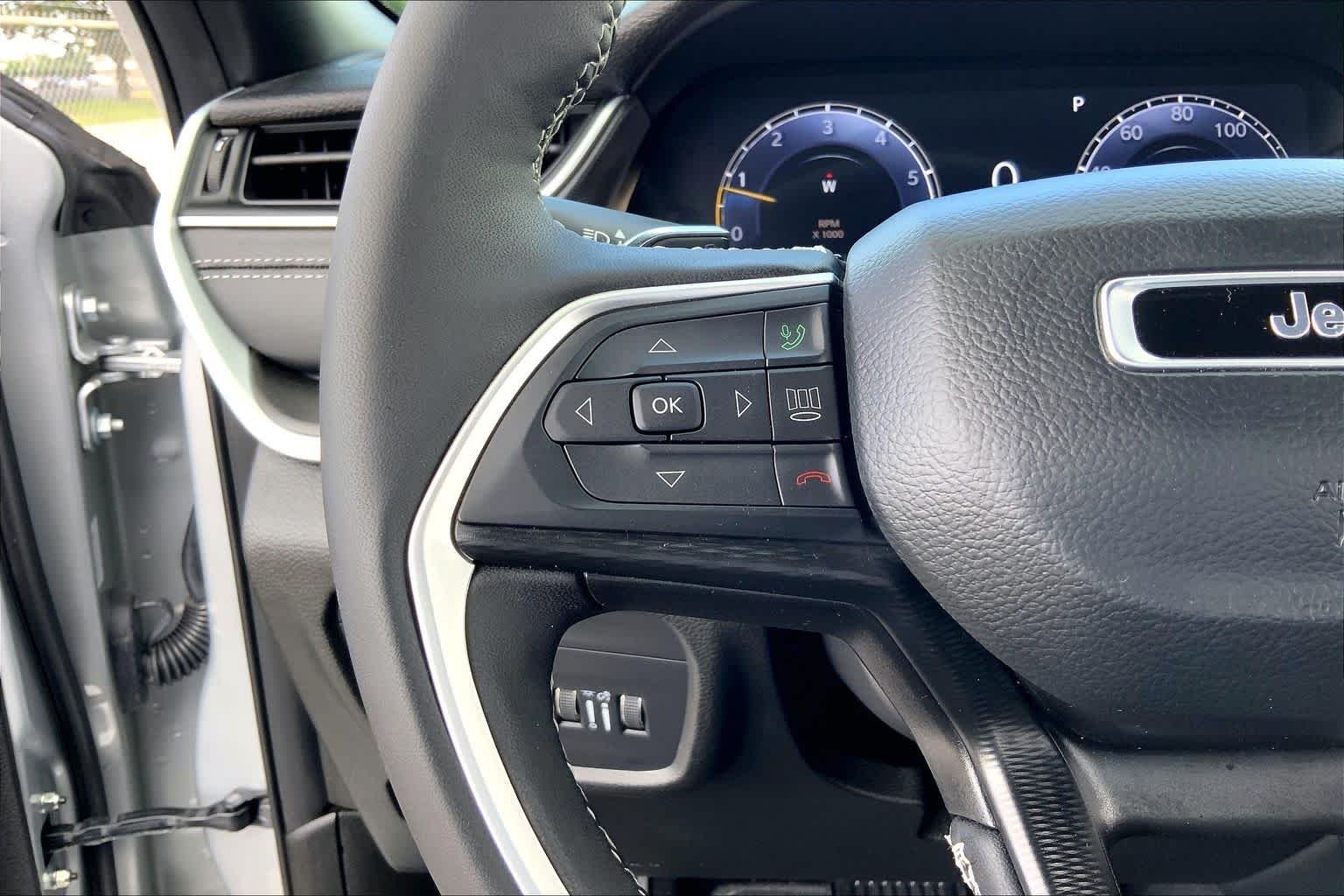 Used 2025 Silver Zynith Jeep Altitude X image 23