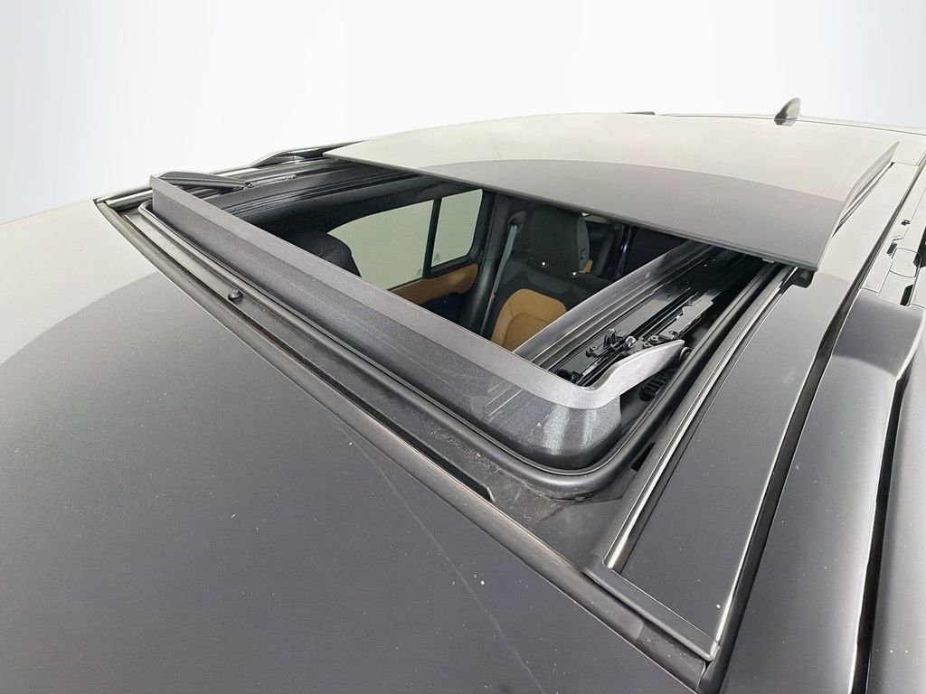 Certified Used 2024 Black Land Rover X-Dynamic SE image 23