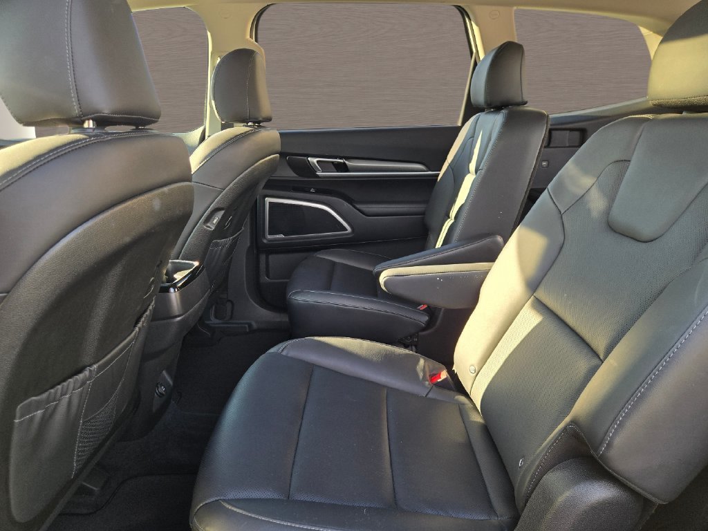 Used 2020 White Kia S image 13