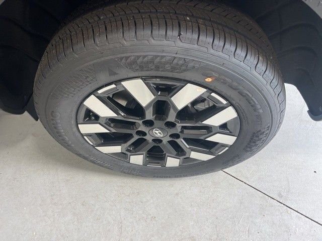 Used 2025 Gray Hyundai SEL image 33