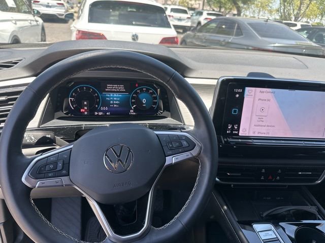 Used 2024 White Volkswagen 2.0T SE w/Technology image 5