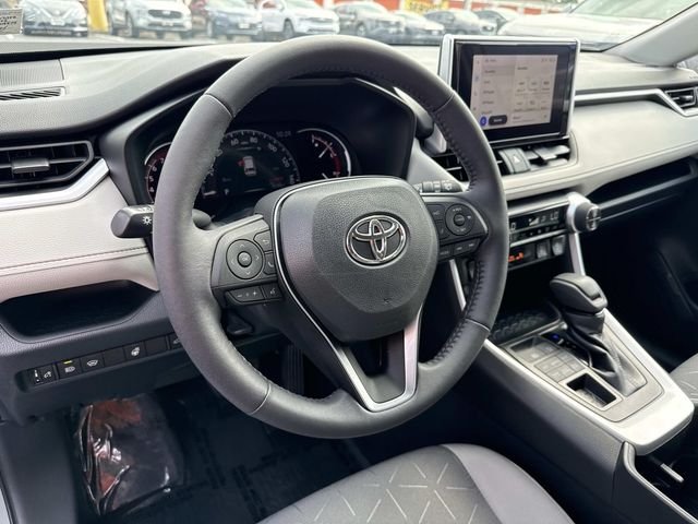 Used 2023  Toyota XLE image 2