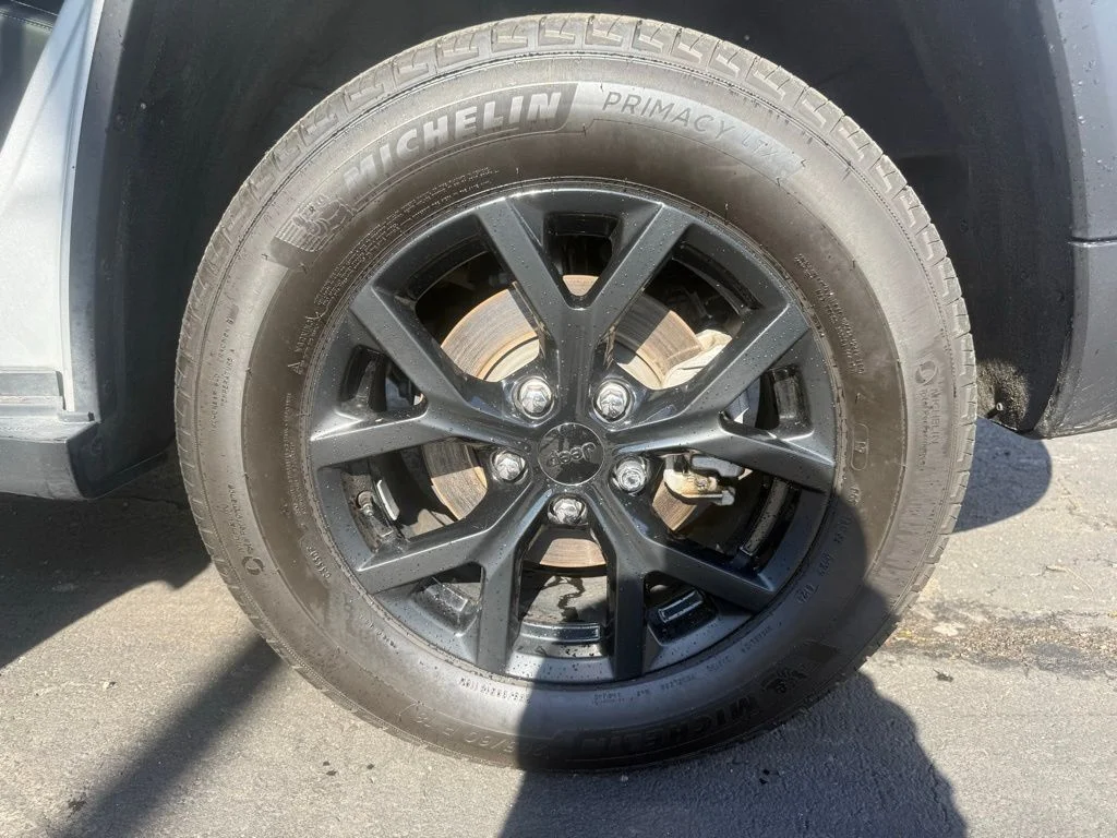 Used 2024 Silver Jeep Altitude X image 31