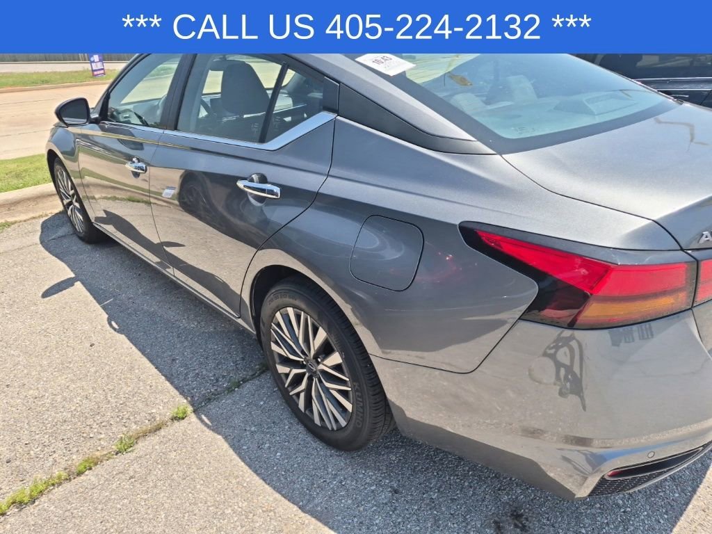 Used 2025 Gray Nissan SV image 7