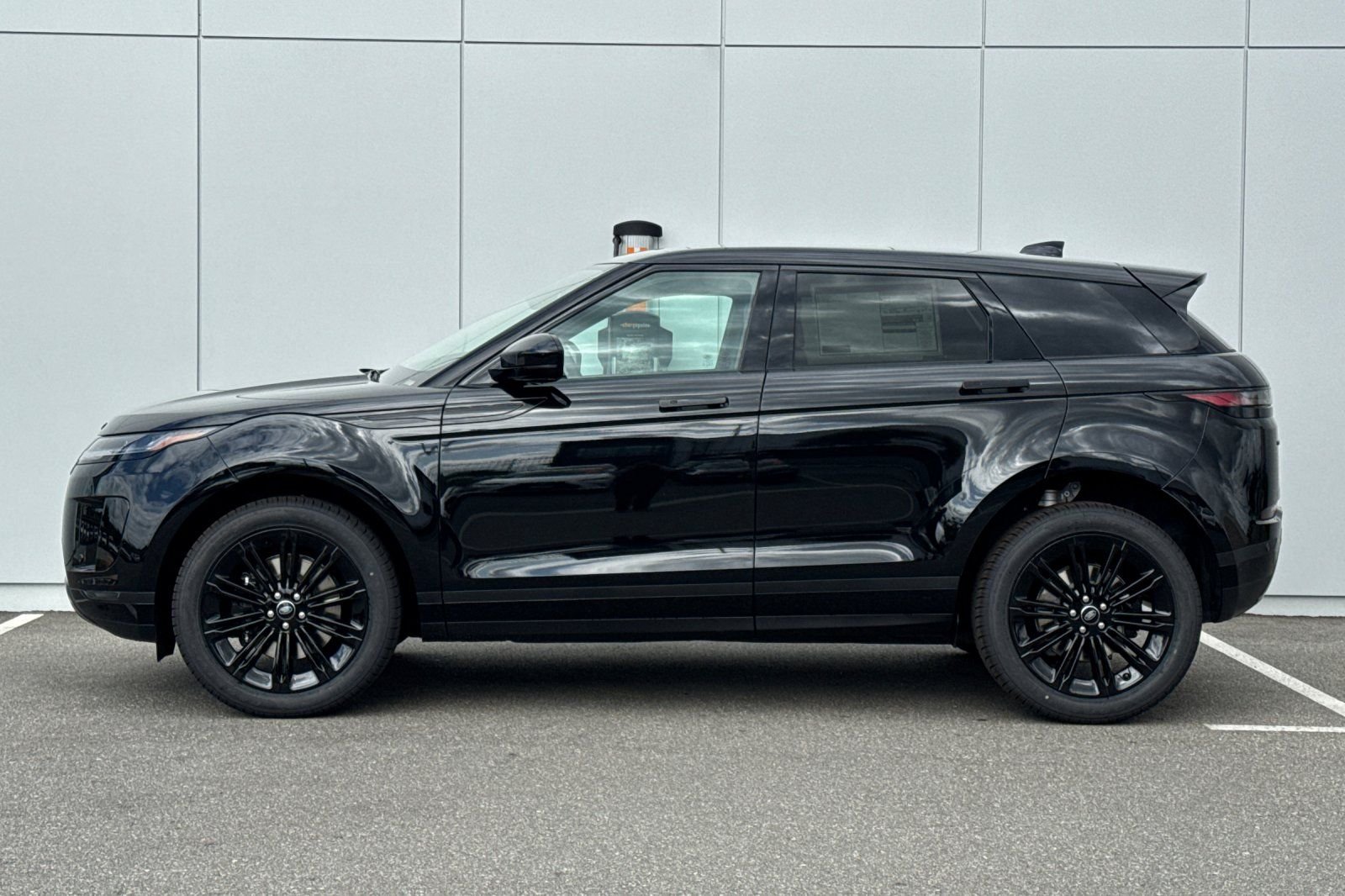 New 2026 Santorini Black Land Rover S image 2