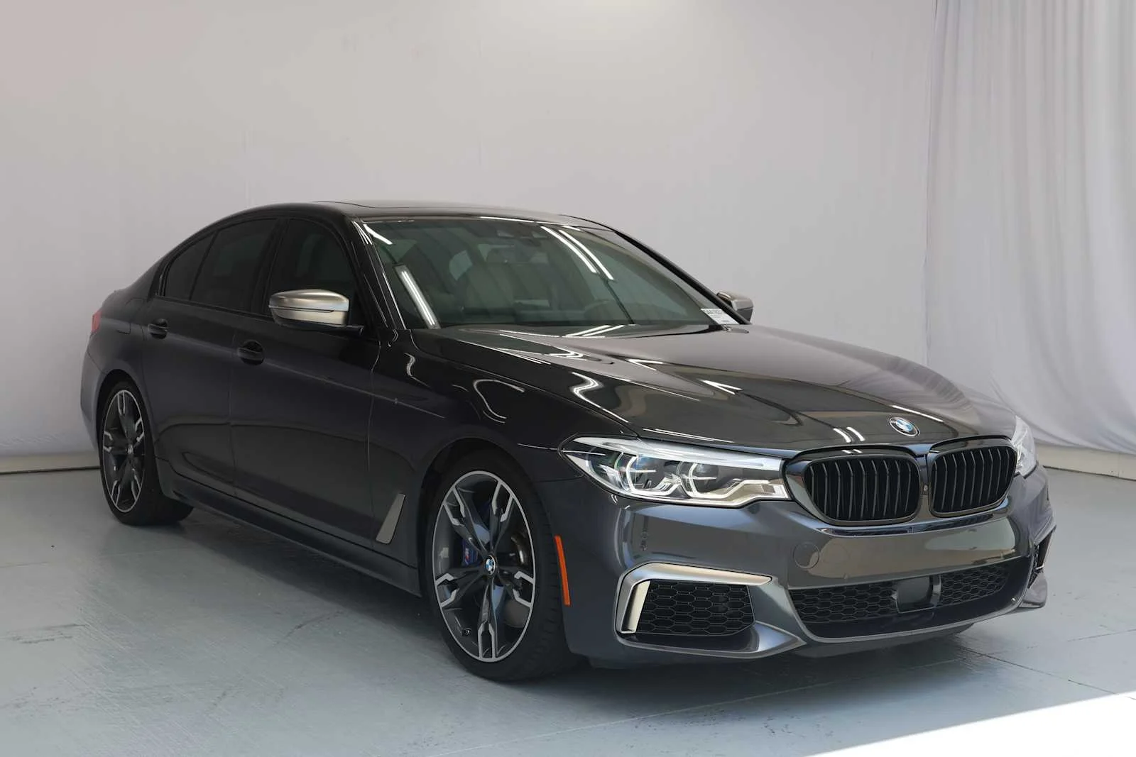 Used 2020 Dark Graphite Metallic BMW M550i xDrive image 4