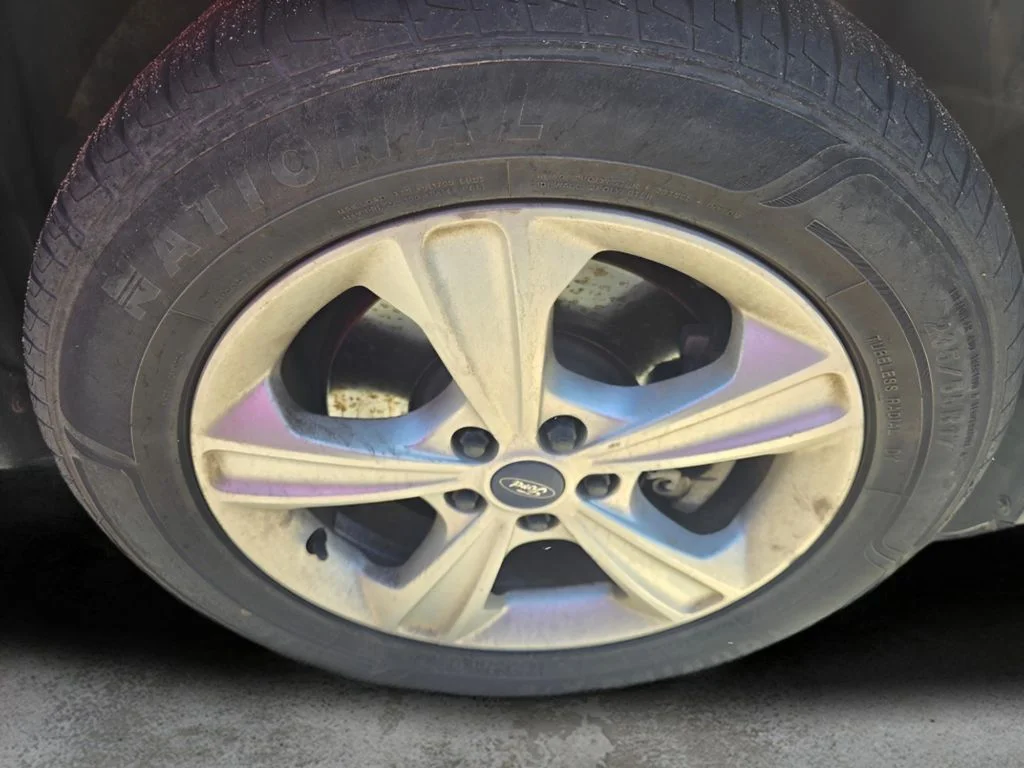 Used 2017 White Gold Metallic Ford SE image 15