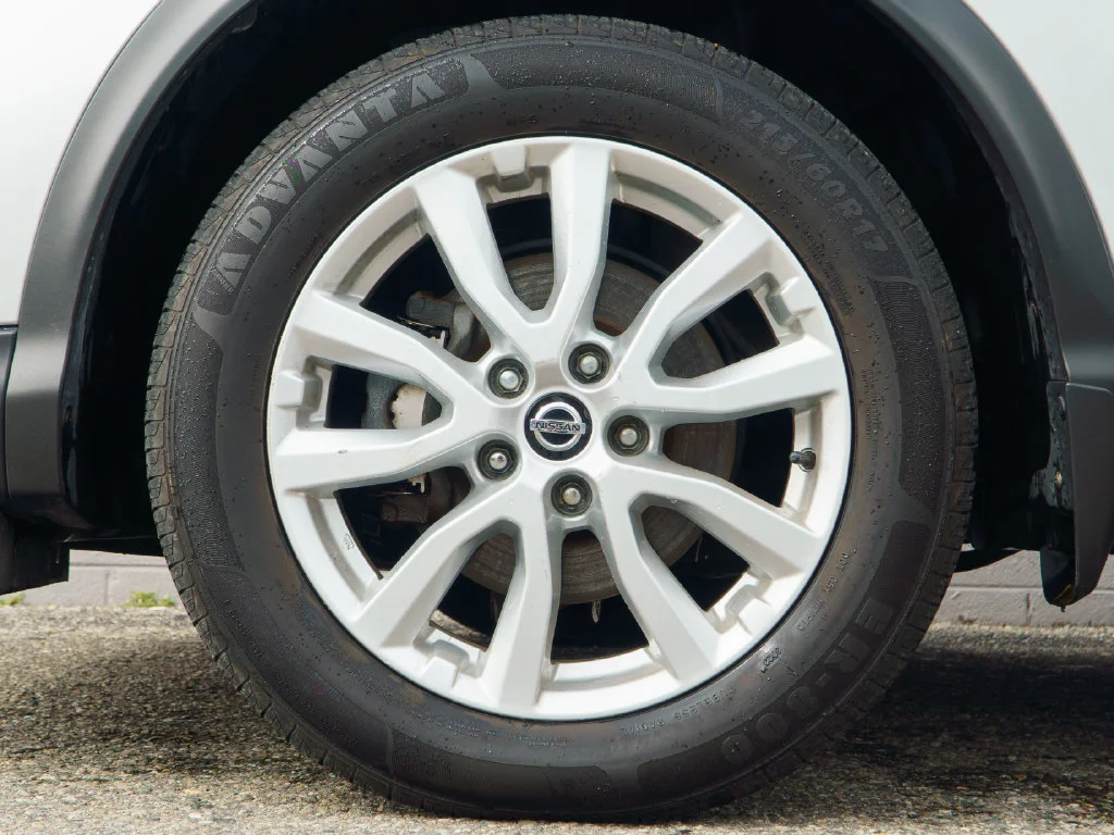Used 2020 Brilliant Silver Metallic Nissan SV image 12