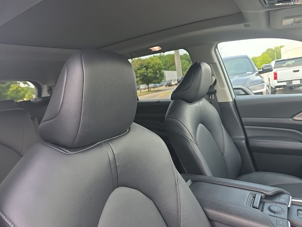 Used 2025 Silver Toyota XLE image 11