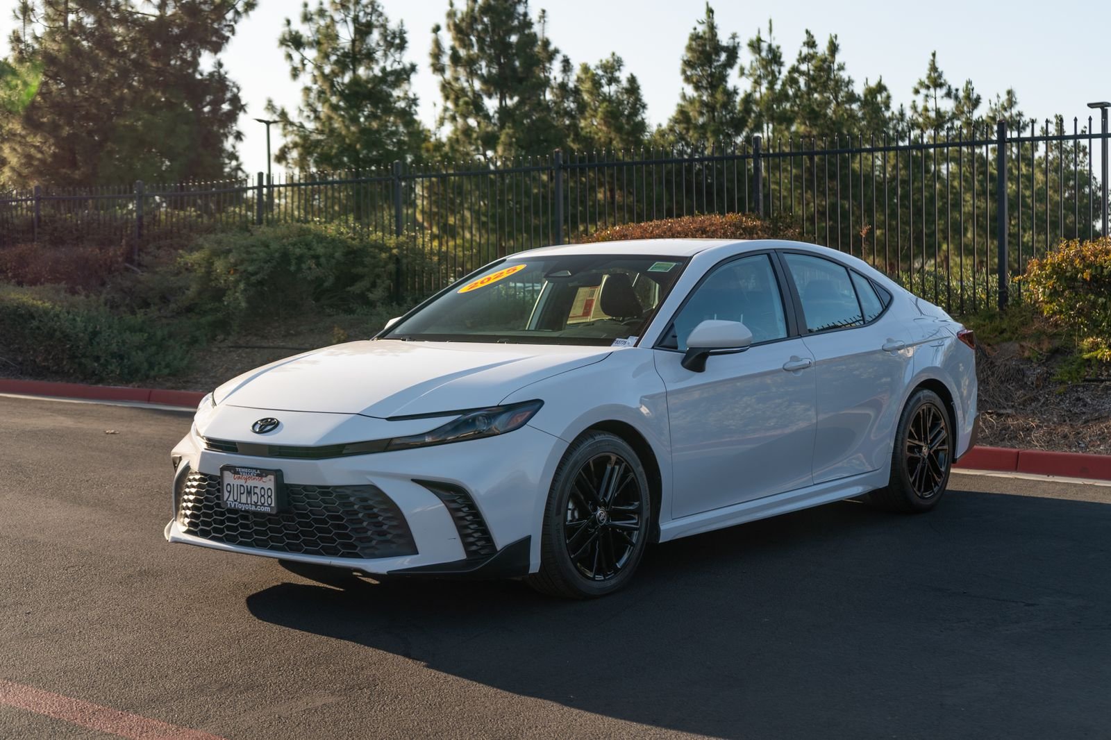 Used 2025 Ice Toyota SE image 5