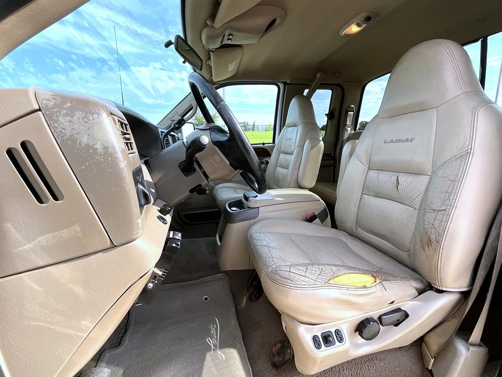 Used 2001 White Ford Lariat image 10