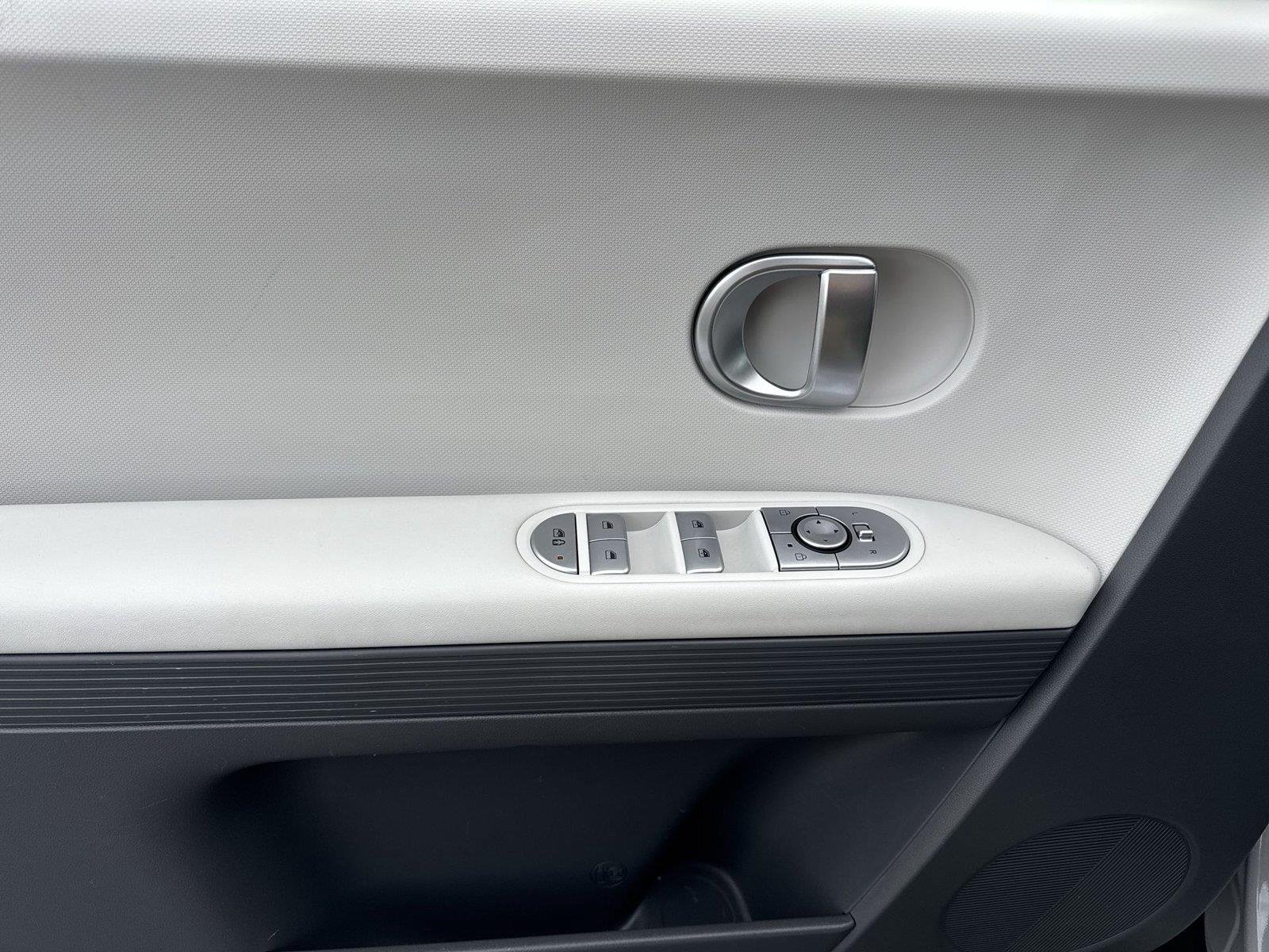 Used 2024 Gray Hyundai SEL image 27