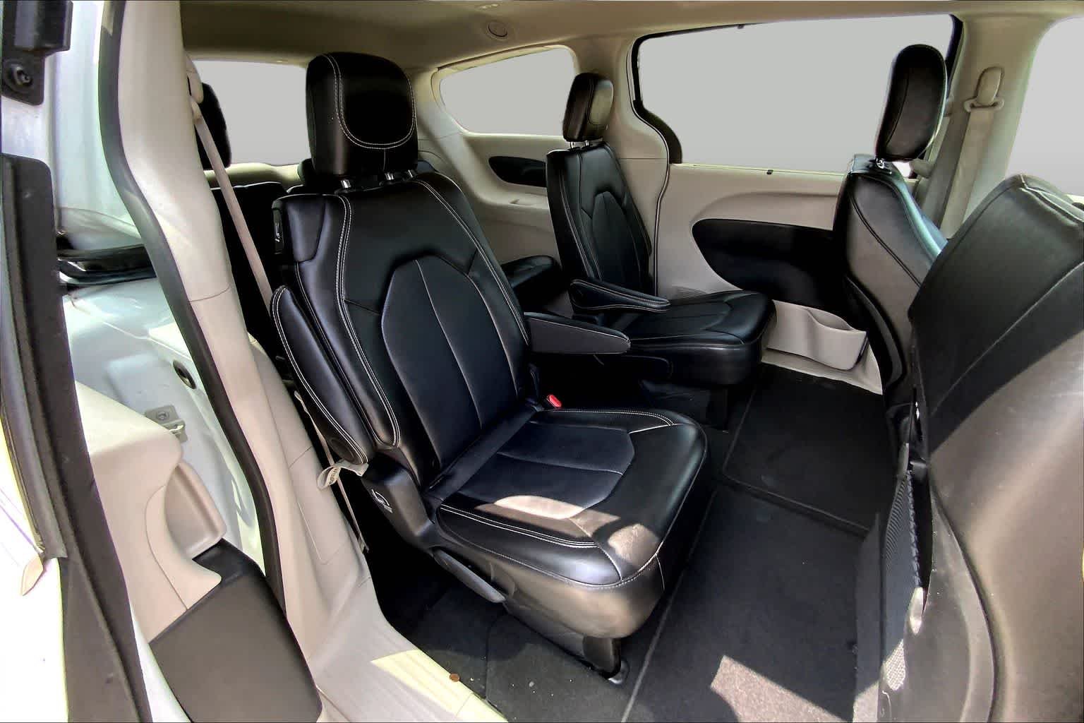 Used 2024 Bright White Clearcoat Chrysler Touring L image 19