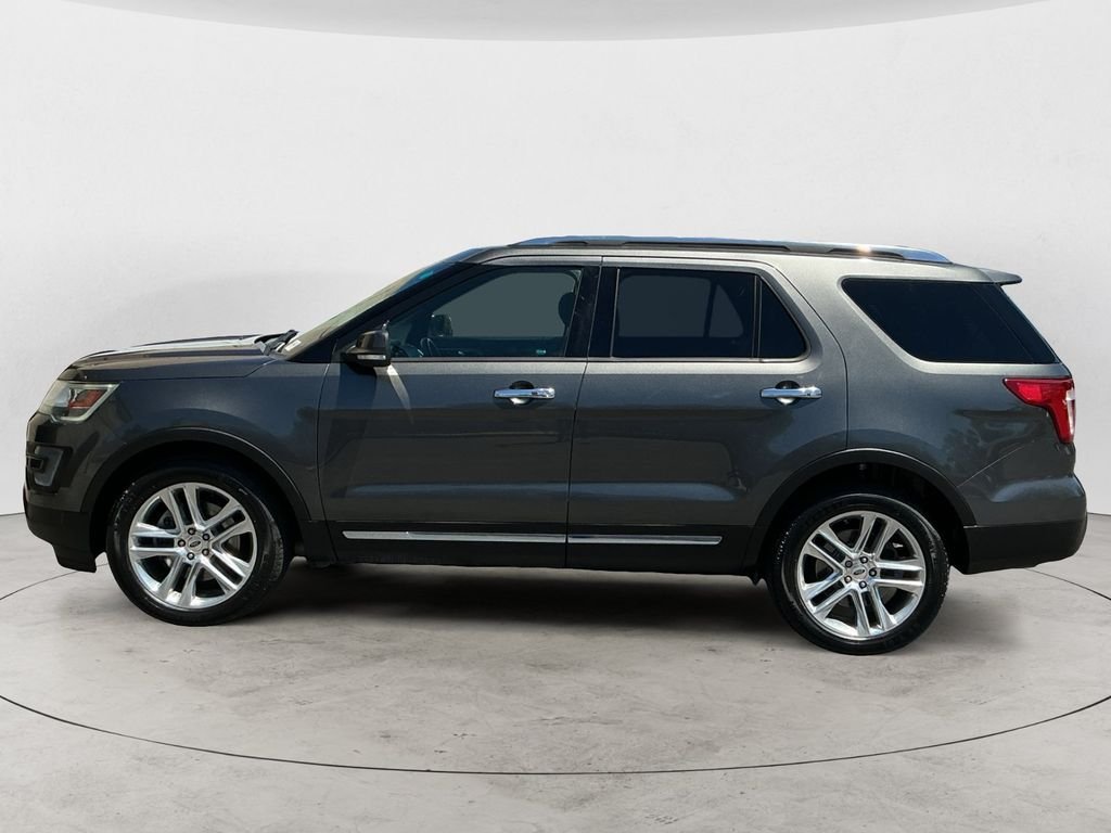 Used 2017 Gray Ford Limited image 2