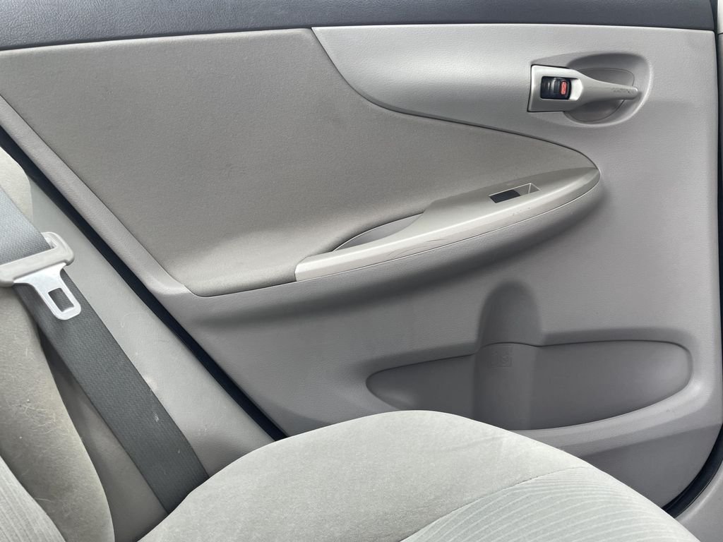Used 2011 Gray Toyota LE image 17