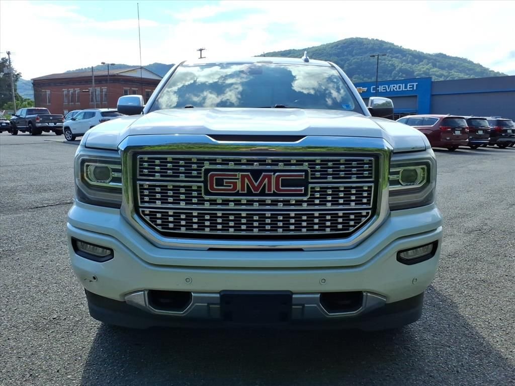 Used 2017 White GMC Denali image 9