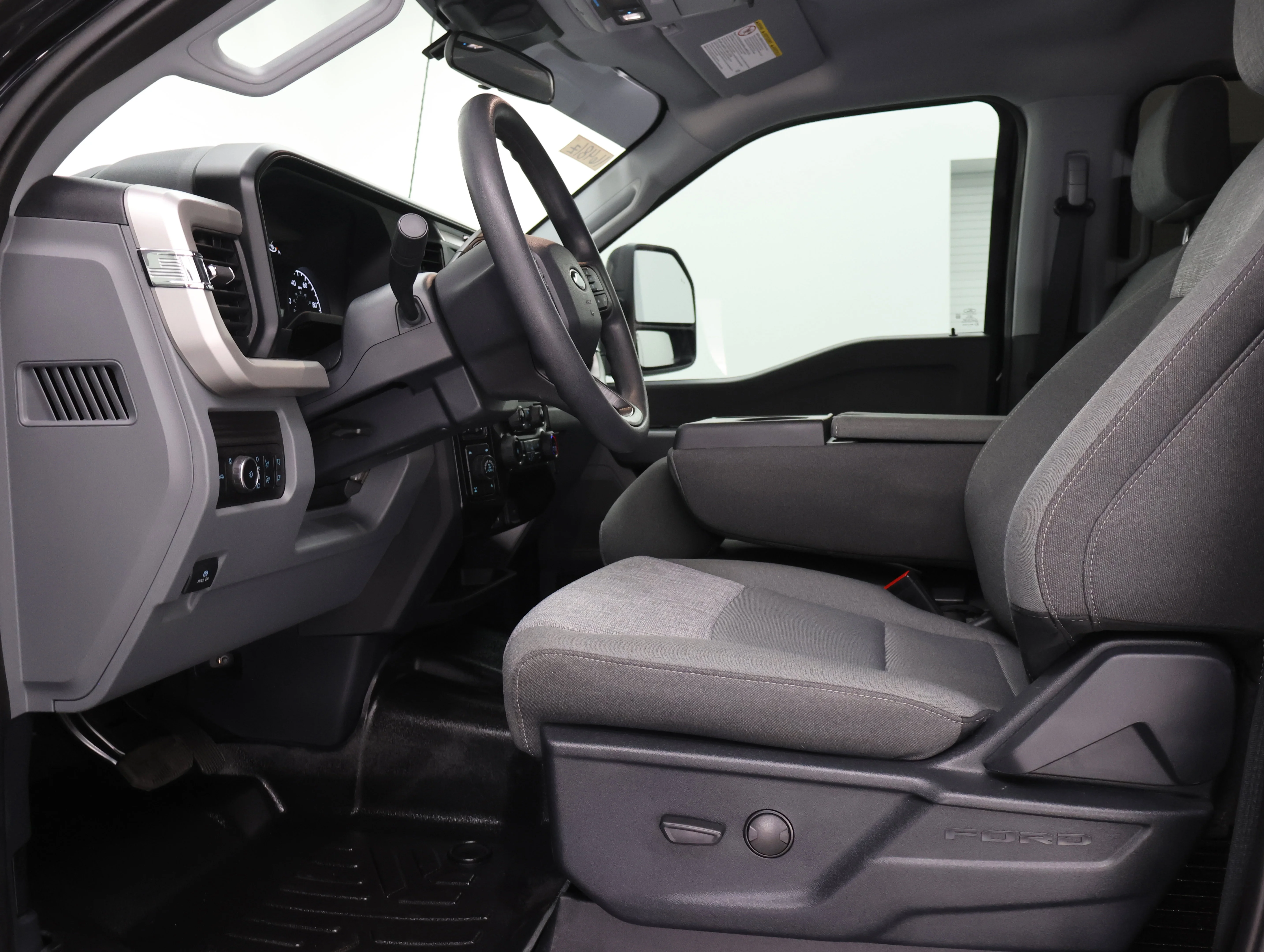 2025 Ford F-350 Super Duty XLT - Photo 8