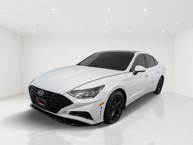 Used 2023 White Hyundai SEL image 3