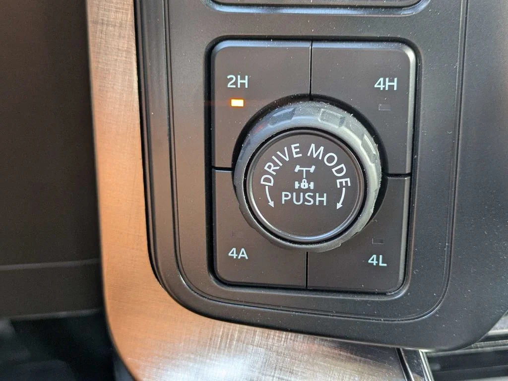 Used 2025 Agate Black Metallic Ford King Ranch image 25