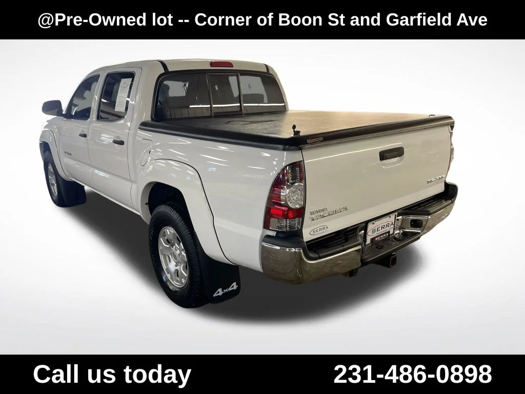Used 2013 White Toyota Base image 3