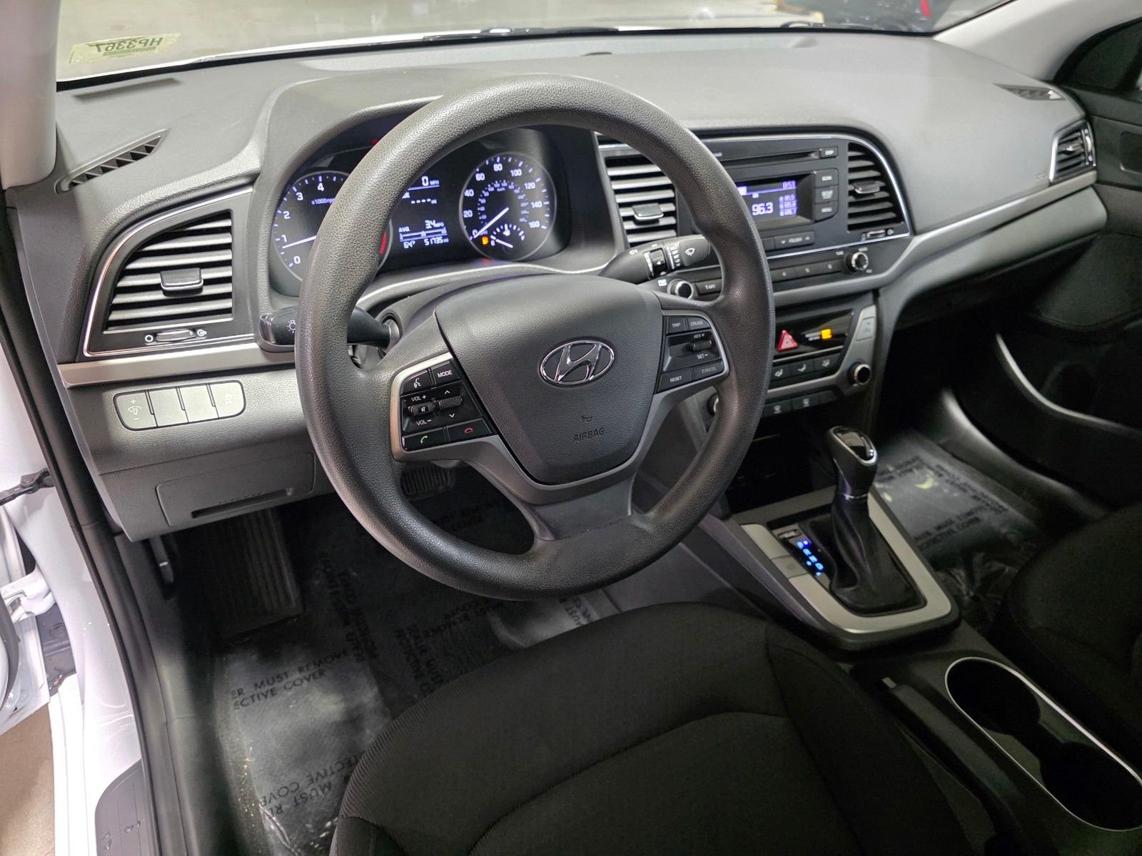 Used 2018 Quartz White Pearl Hyundai SE image 24