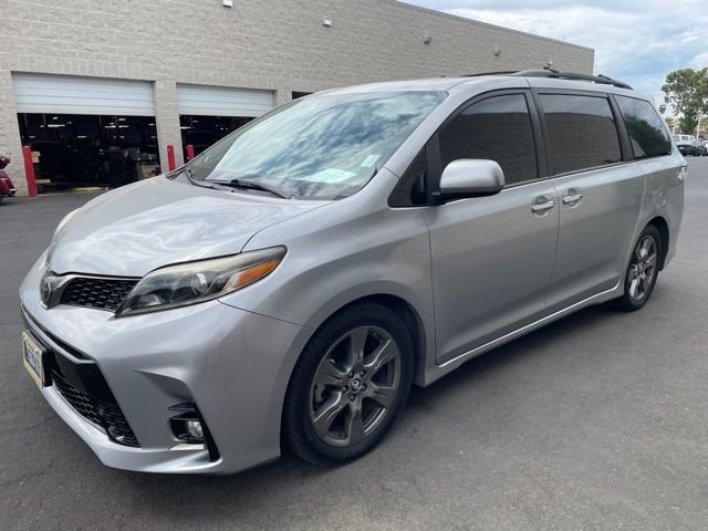 Used 2018 Silver Toyota SE Premium image 3