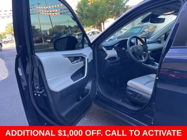 Used 2023  Toyota XLE Premium image 4